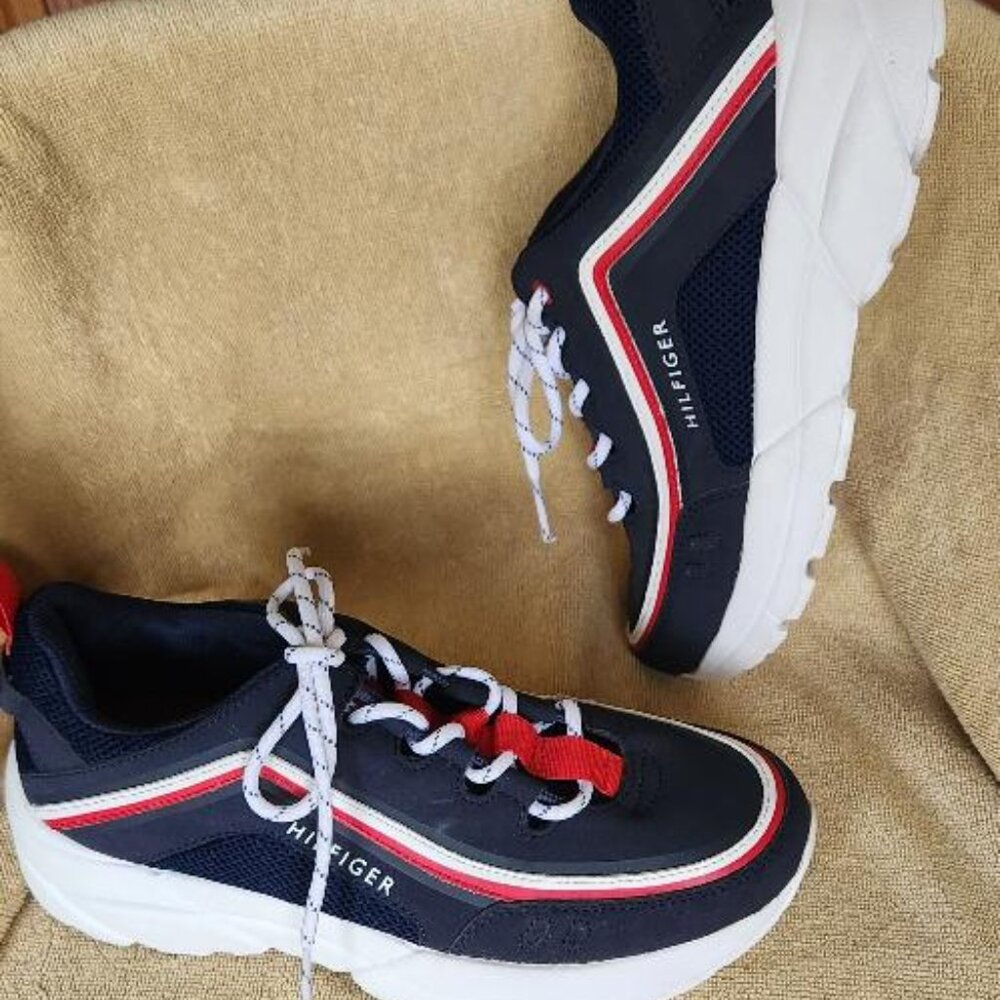 TOMMY HILFIGER Trainer Athletic Womens Walking Shoes Sz 7.5 M  Style TWESSI